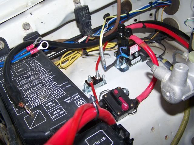 hilux dual battery 03 Hilux - Australian 4WD Action | Forum toyota quantum fuse box 